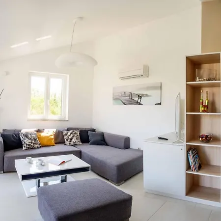 Apartment Miran *