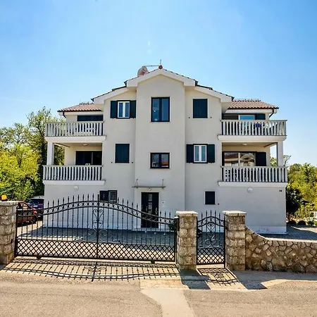 Apartment Miran Malinska