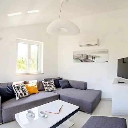 Miran Apartman Malinska